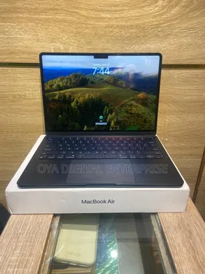 Laptop Apple MacBook Air 2022 M2 8GB Apple M2 SSD 256GB