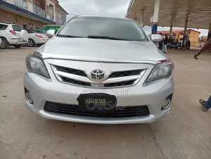 Toyota Corolla 2011 Silver