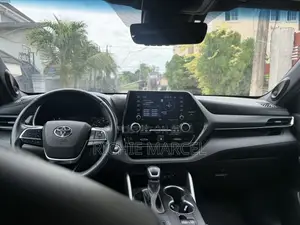 Toyota Highlander XSE 2021 Burgundy