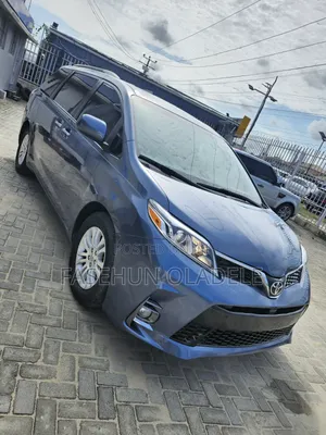 Toyota Sienna 2016 Blue