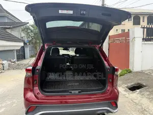 Toyota Highlander XSE 2021 Burgundy