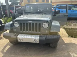 Jeep Wrangler Sahara 2dr SUV 4WD (3.6L 6cyl 6M) 2014 Gray