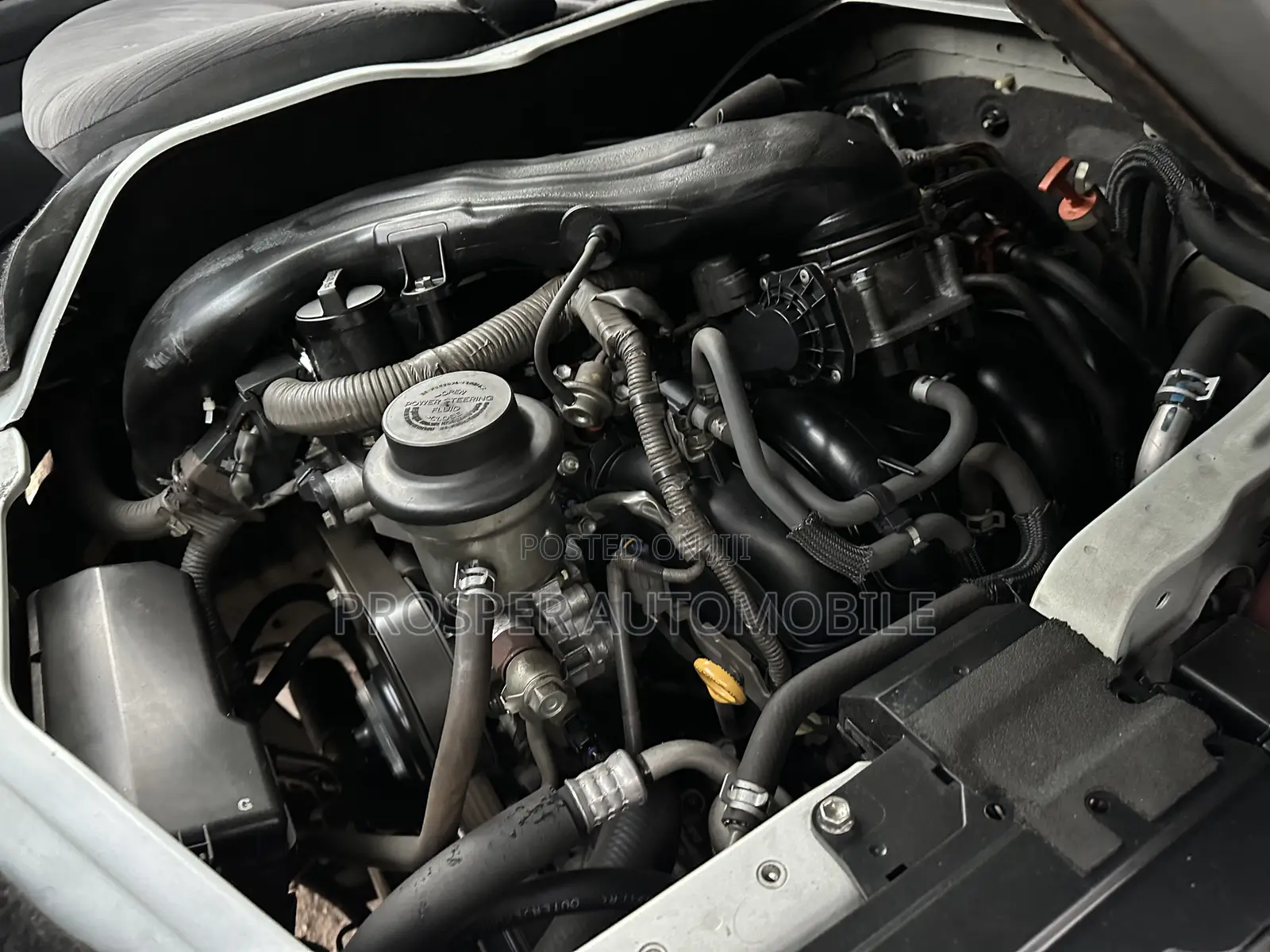 Toyota HiAce 2013 White