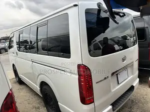 Toyota HiAce 2013 White