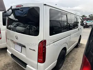 Toyota HiAce 2013 White