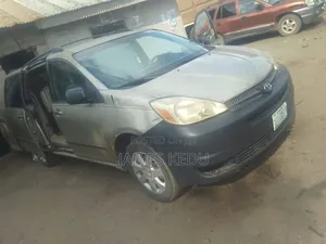 Toyota Sienna 2005 Silver