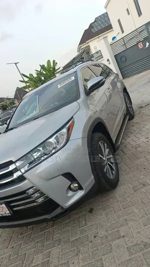 Toyota Highlander 2018 Silver