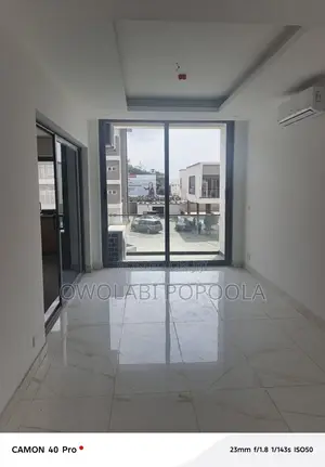 3bdrm Block of Flats in Lekki Phase 1 for rent