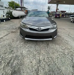 Toyota Camry LE 4dr Sedan (2.5L 4cyl 6A) 2012 Gray