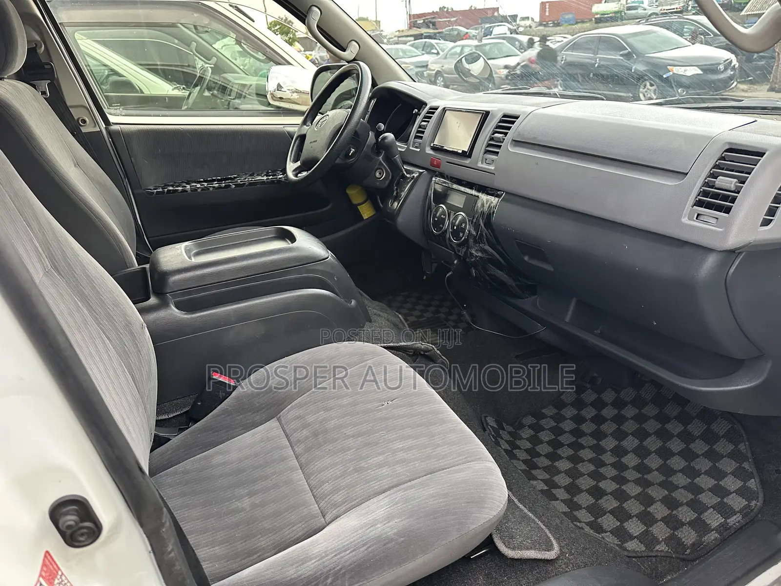 Toyota HiAce 2013 White