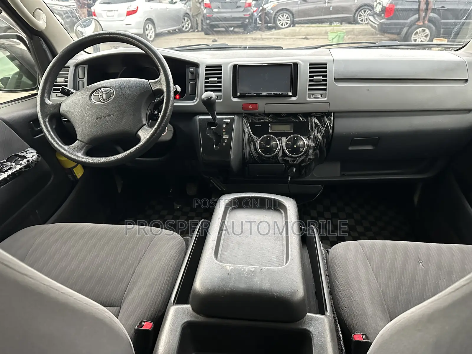 Toyota HiAce 2013 White