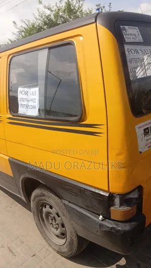 Volkswagen Transporter 2005 Yellow