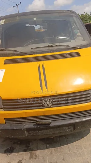 Volkswagen Transporter 2005 Yellow