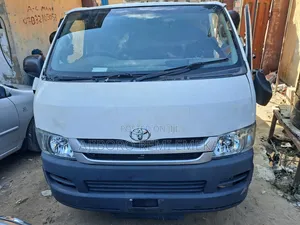Toyota HiAce 2005 White