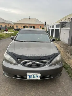 Toyota Camry 2005 Gray