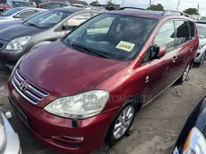 Toyota Avensis Verso 2.0 Petrol 2006 Red