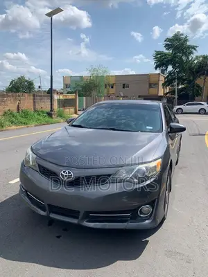 Toyota Camry SE V6 4dr Sedan (3.5L 6cyl 6A) 2013 Gray