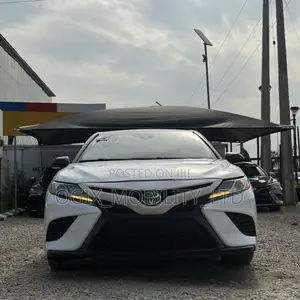 Toyota Camry XSE (2.5L 4cyl 8A) 2019 White