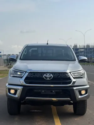 Toyota Hilux 2025 White