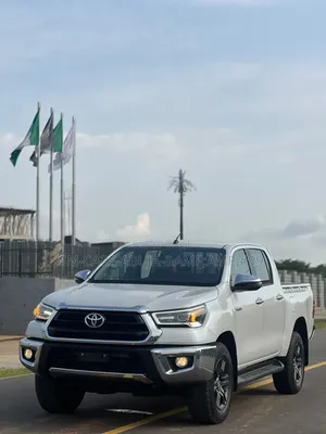 Toyota Hilux 2025 White