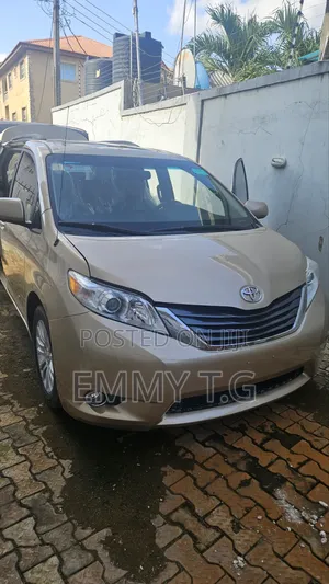 Toyota Sienna 2014 Gold