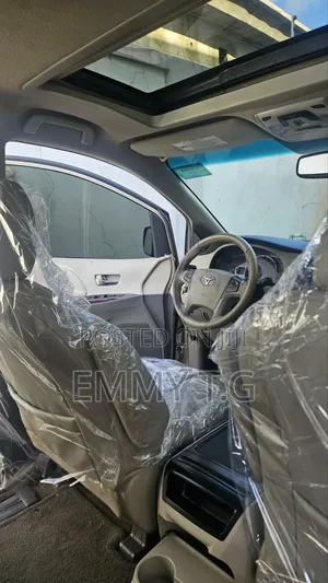 Toyota Sienna 2014 Gold