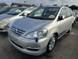 Toyota Avensis Verso 2.0 Petrol 2006 Silver
