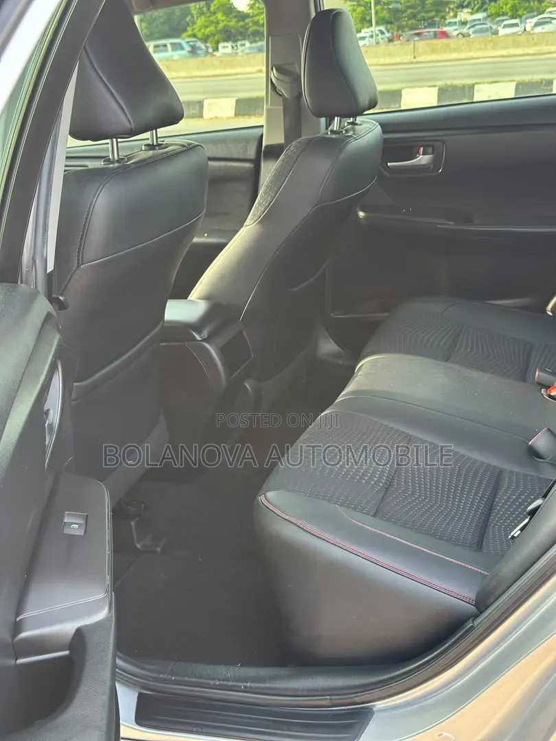 Toyota Camry 2015 Silver