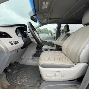 Toyota Sienna 2011 Blue