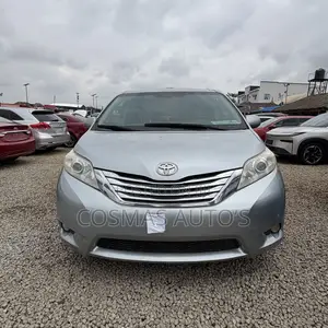 Toyota Sienna 2011 Blue