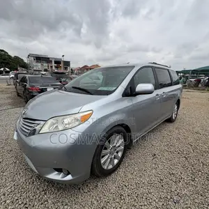 Toyota Sienna 2011 Blue