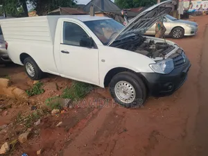 Mitsubishi L200 2014 White