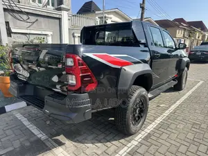 New Toyota Hilux 2025 Black