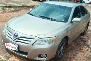 Toyota Camry LE 4dr Sedan (2.5L 4cyl 6AM) 2010 Gold
