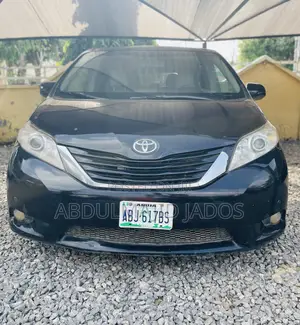 Toyota Sienna 2013 Black
