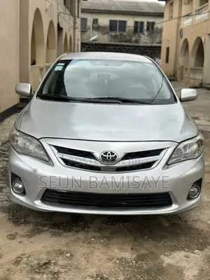 Toyota Corolla LE 4dr Sedan (1.8L 4cyl 4A) 2010 Silver