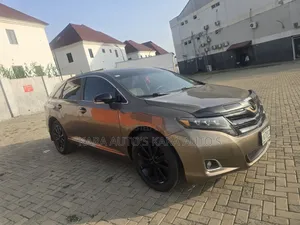 Toyota Venza 2010 Gold