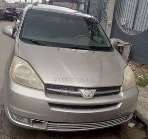 Toyota Sienna XLE Limited AWD 2005 Gold