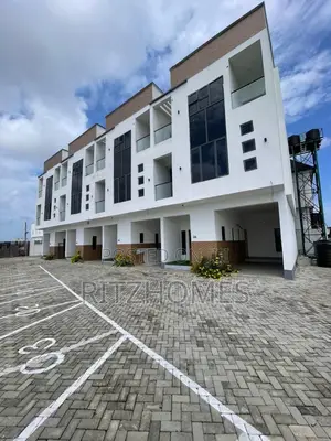 4bdrm Duplex in Chevron for sale