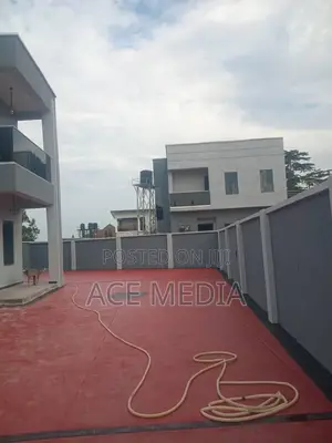 4bdrm Duplex in Jericho for sale