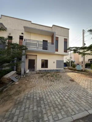 4bdrm Duplex in Brains And Hammers for rent