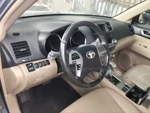 Toyota Highlander 2012 Gray