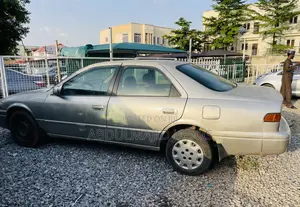 Toyota Camry 1998 Gold
