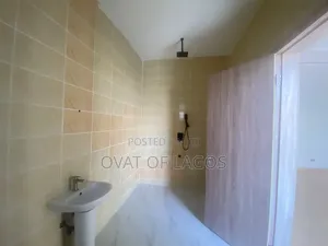 4bdrm Duplex in Chevron for rent