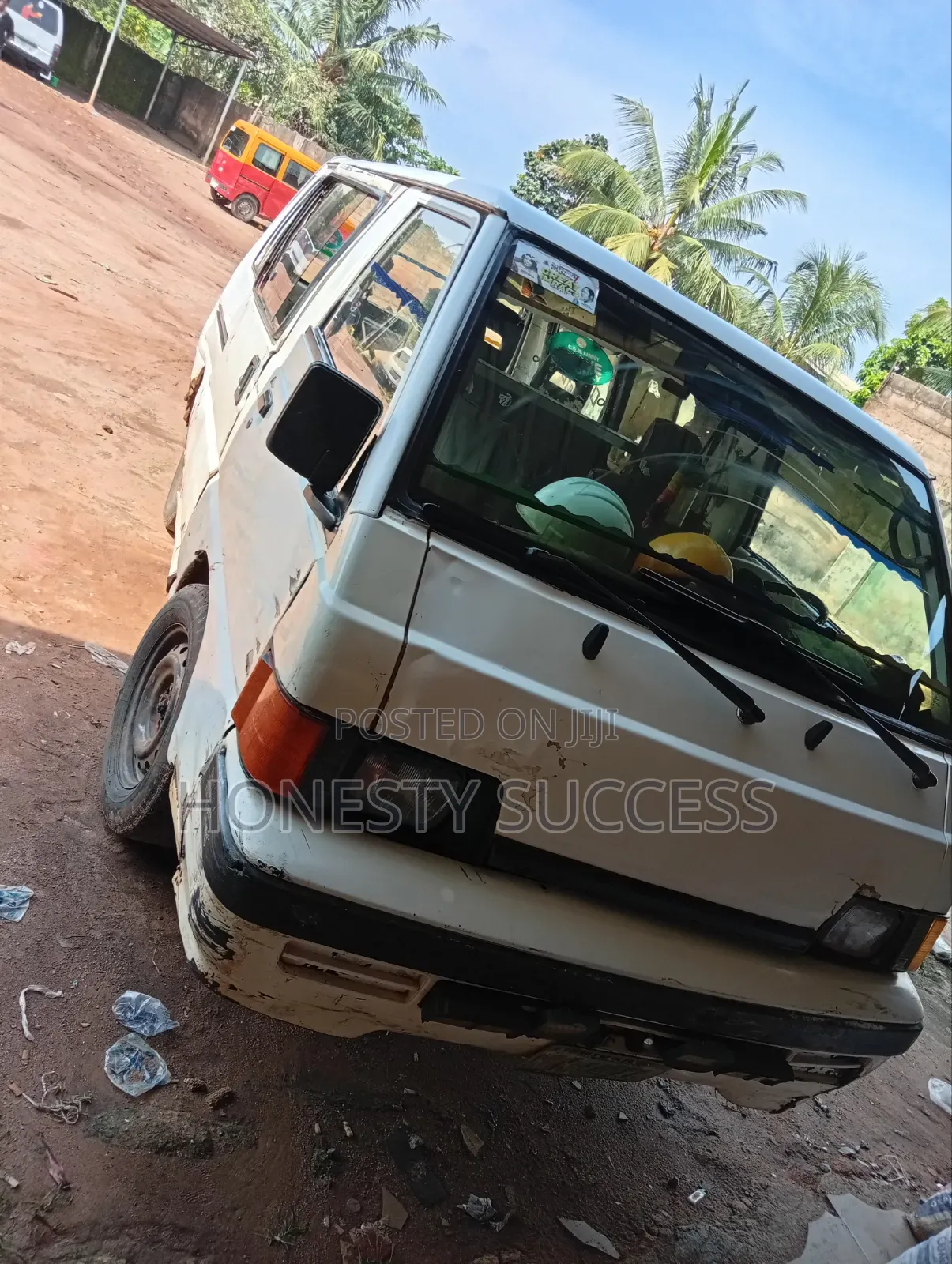 Mitsubishi L300 2000 White