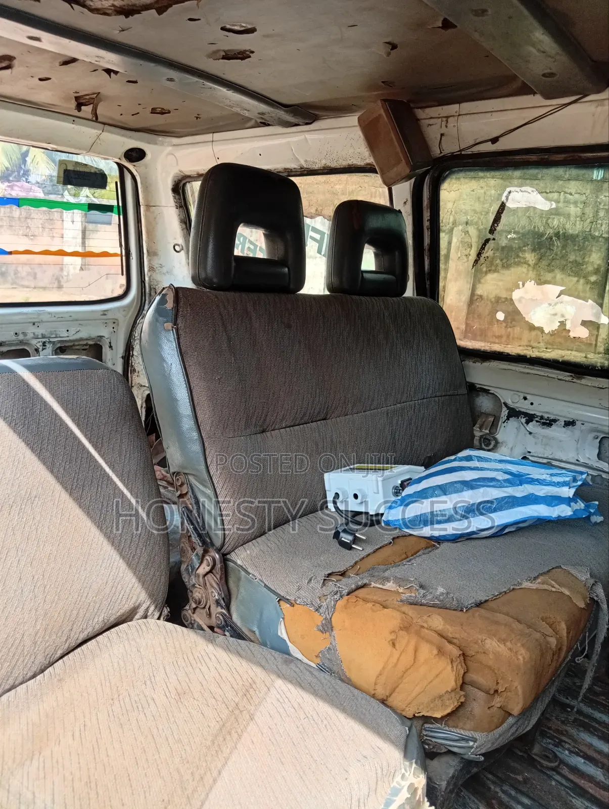 Mitsubishi L300 2000 White
