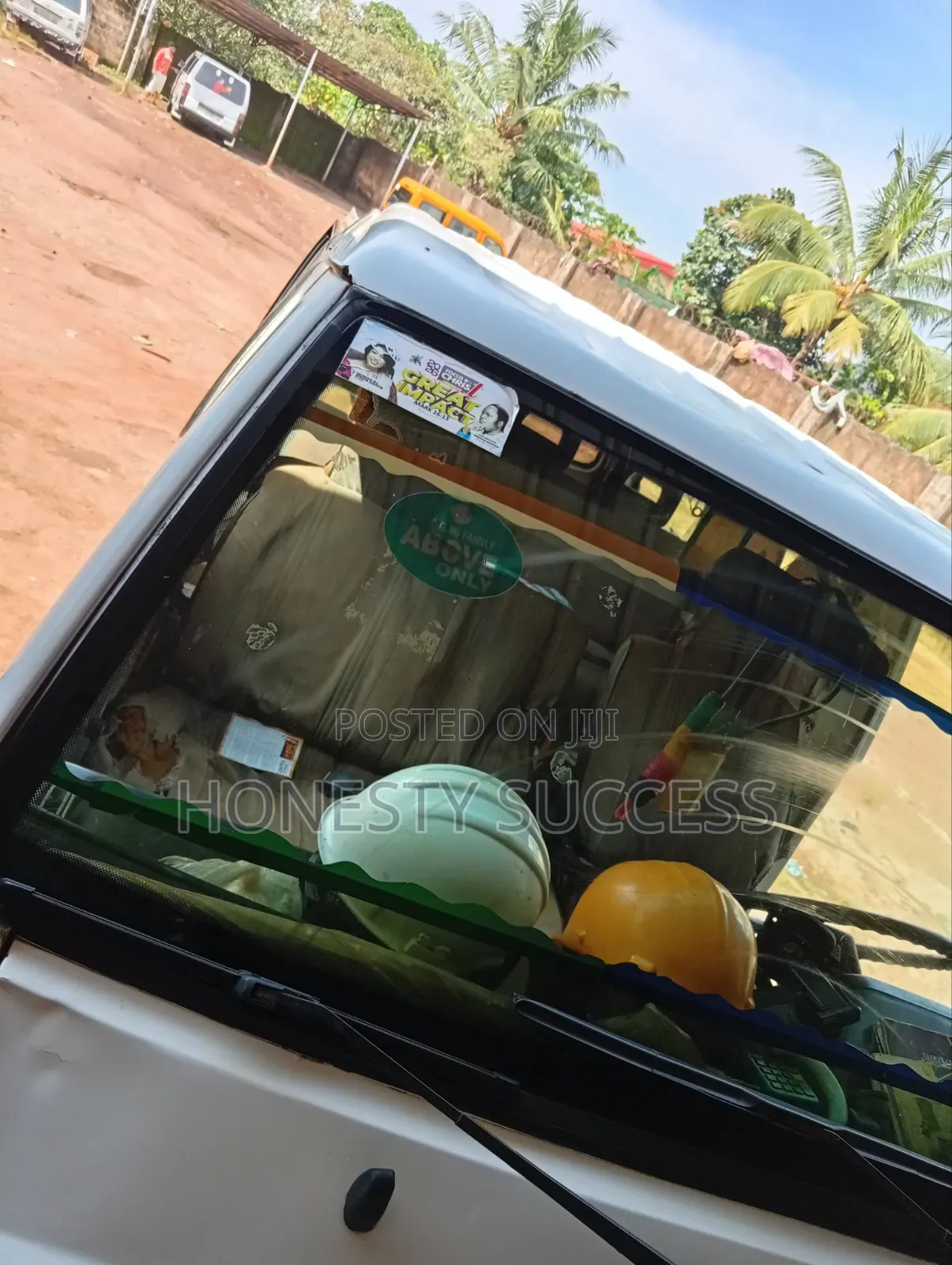 Mitsubishi L300 2000 White