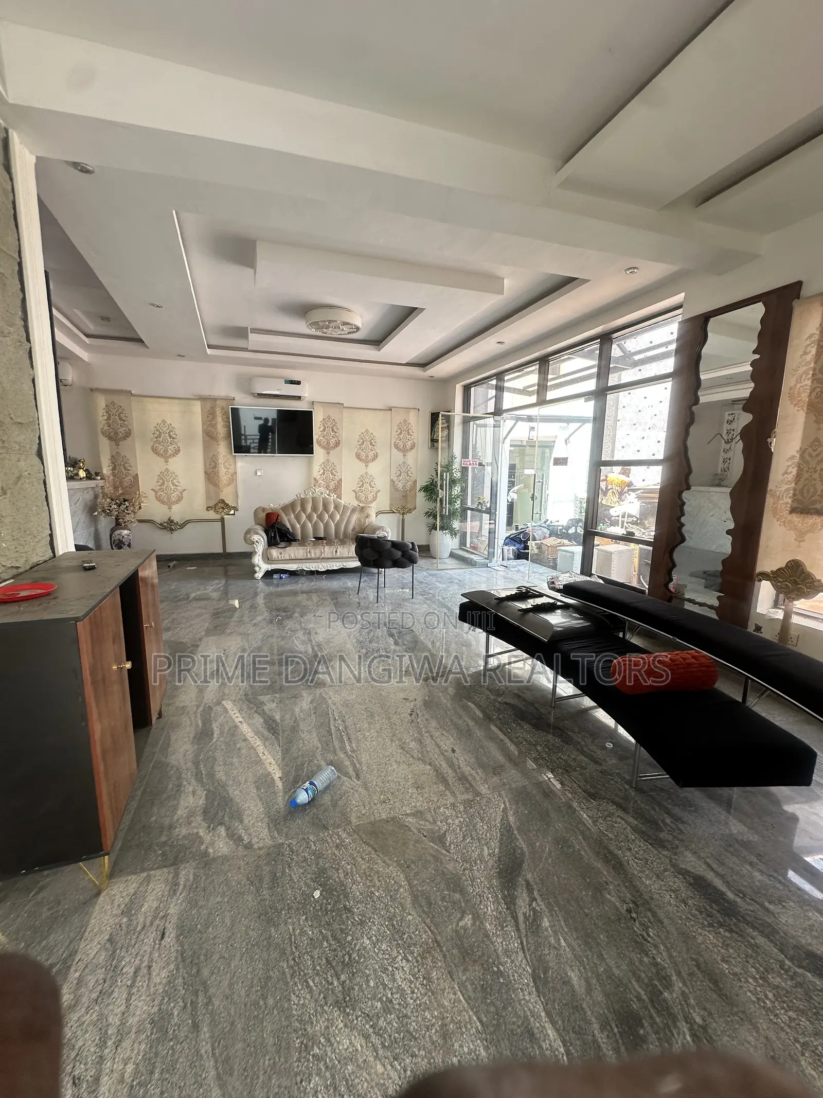 Lounge/Office Space