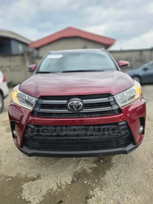 Toyota Highlander XLE 4x4 V6 (3.5L 6cyl 8A) 2018 Burgundy