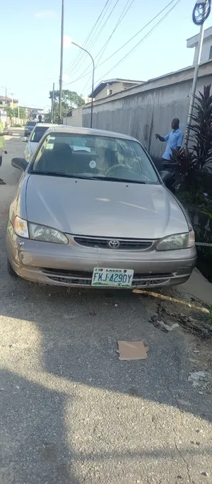 Toyota Corolla 2000 Gold